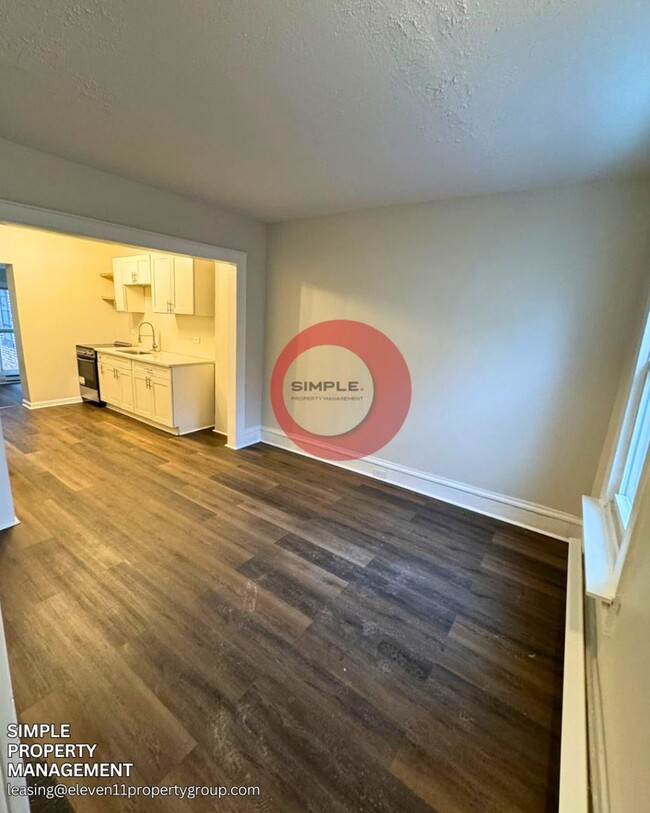 Building Photo - Cozy 3 bedroom 1 bath house with open 1st ...