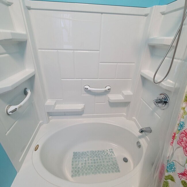 Building Photo - 403 Talbert St