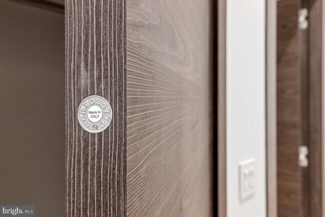 Building Photo - 724 Chestnut St