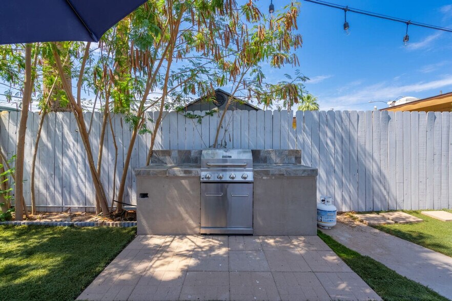 Building Photo - 3314 N 66th Pl