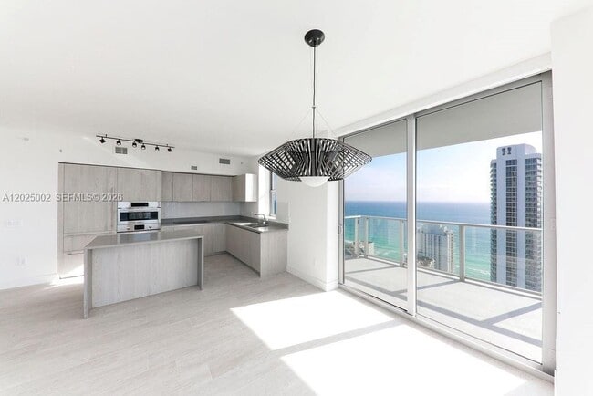 Building Photo - 4010 S Ocean Dr
