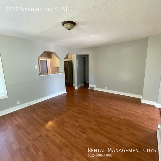 Building Photo - 4 Bedroom Home! Updated Kitchen and Office!