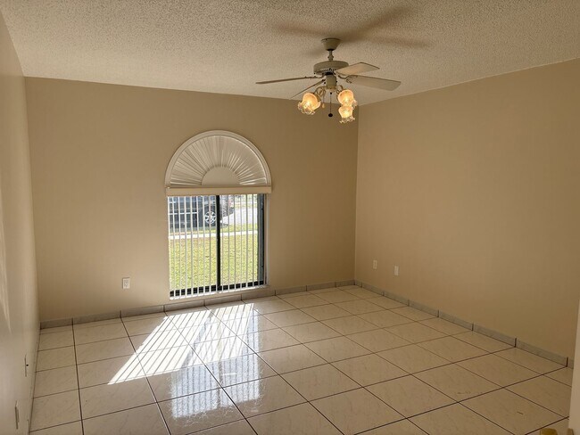 Building Photo - 4 Bedroom Home in a Prime Location!