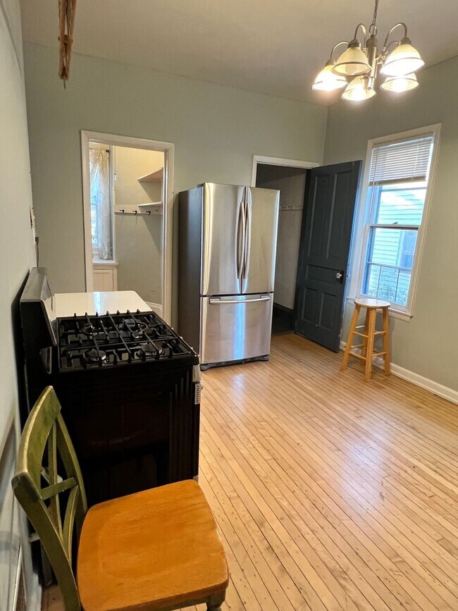 Building Photo - Gorgeous 4 Bedroom East Side Single Family Home!