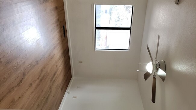 Building Photo - 2 bedroom 2 bath with a garage