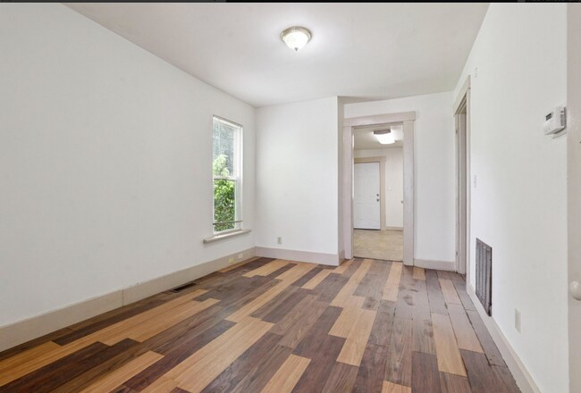 Building Photo - 283-285 Linden Ave