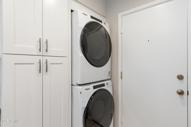 Building Photo - 9444 E Lawndale Pl