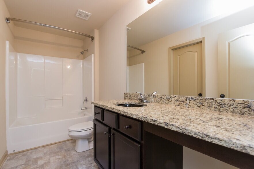 Building Photo - 1828 Bridle Rd