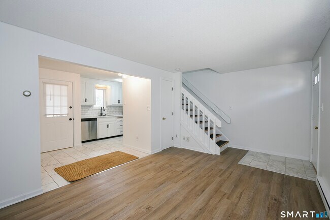 Building Photo - 421 Emmett St