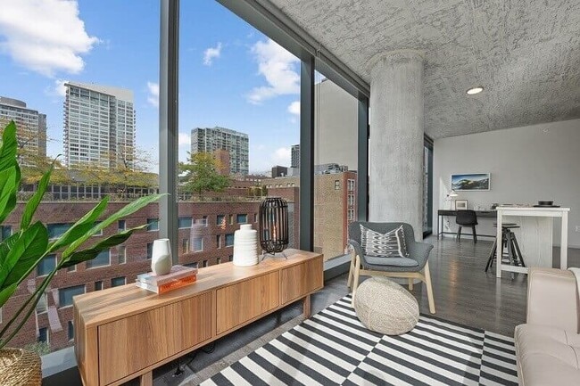 Building Photo - 700 S Clark St