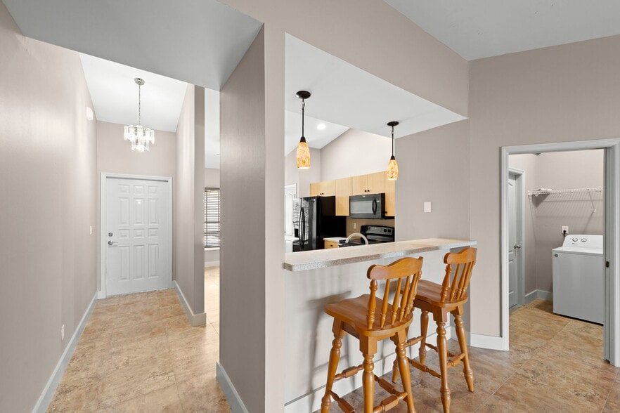 Building Photo - 409 SW 47th Ter