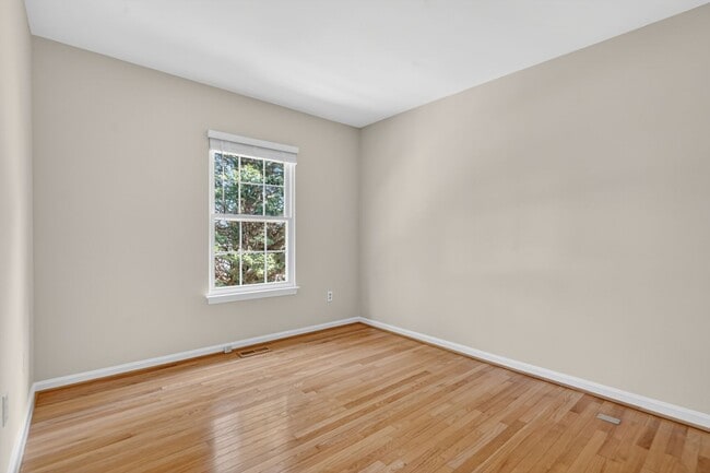 Building Photo - 8 Suncroft Ct