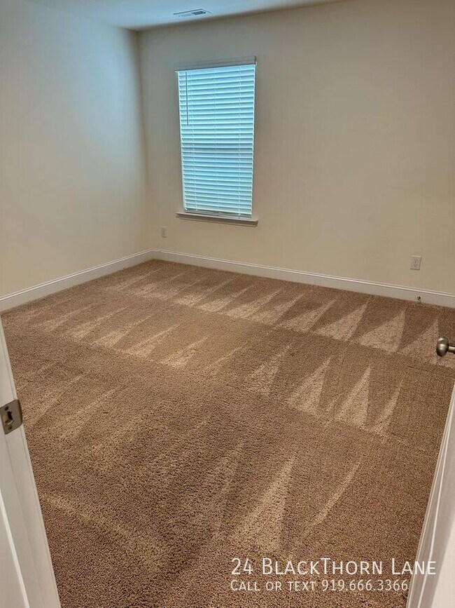 Building Photo - 24 Blackthorn Ln