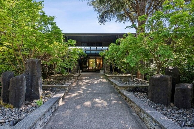 Building Photo - 16250 Pacific Hwy