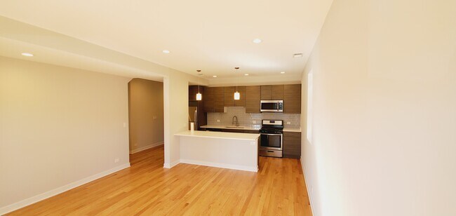 Building Photo - 2220 W 21st Pl