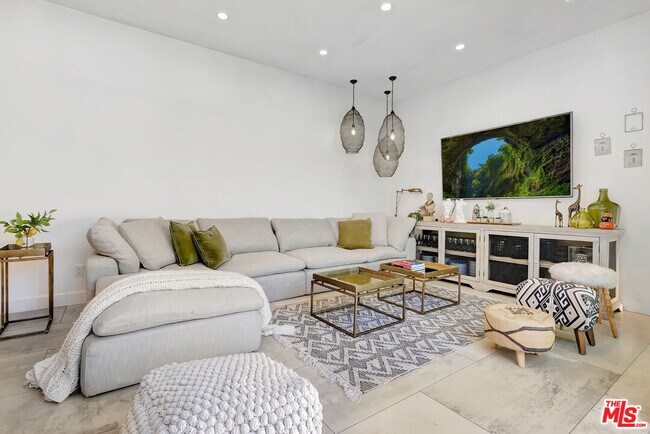 Building Photo - 6324 Geyser Ave