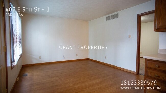Building Photo - 405 E 9th St