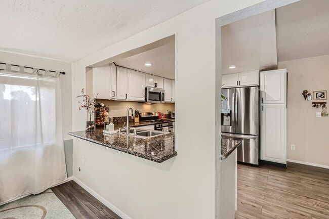 Building Photo - Charming 3-Bedroom, 2-Bath Home in a Cul-d...