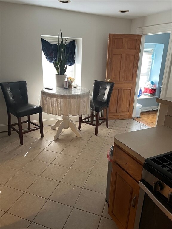 Building Photo - 81 Thornton St