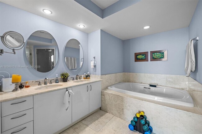 Building Photo - 1331 Brickell Bay Dr