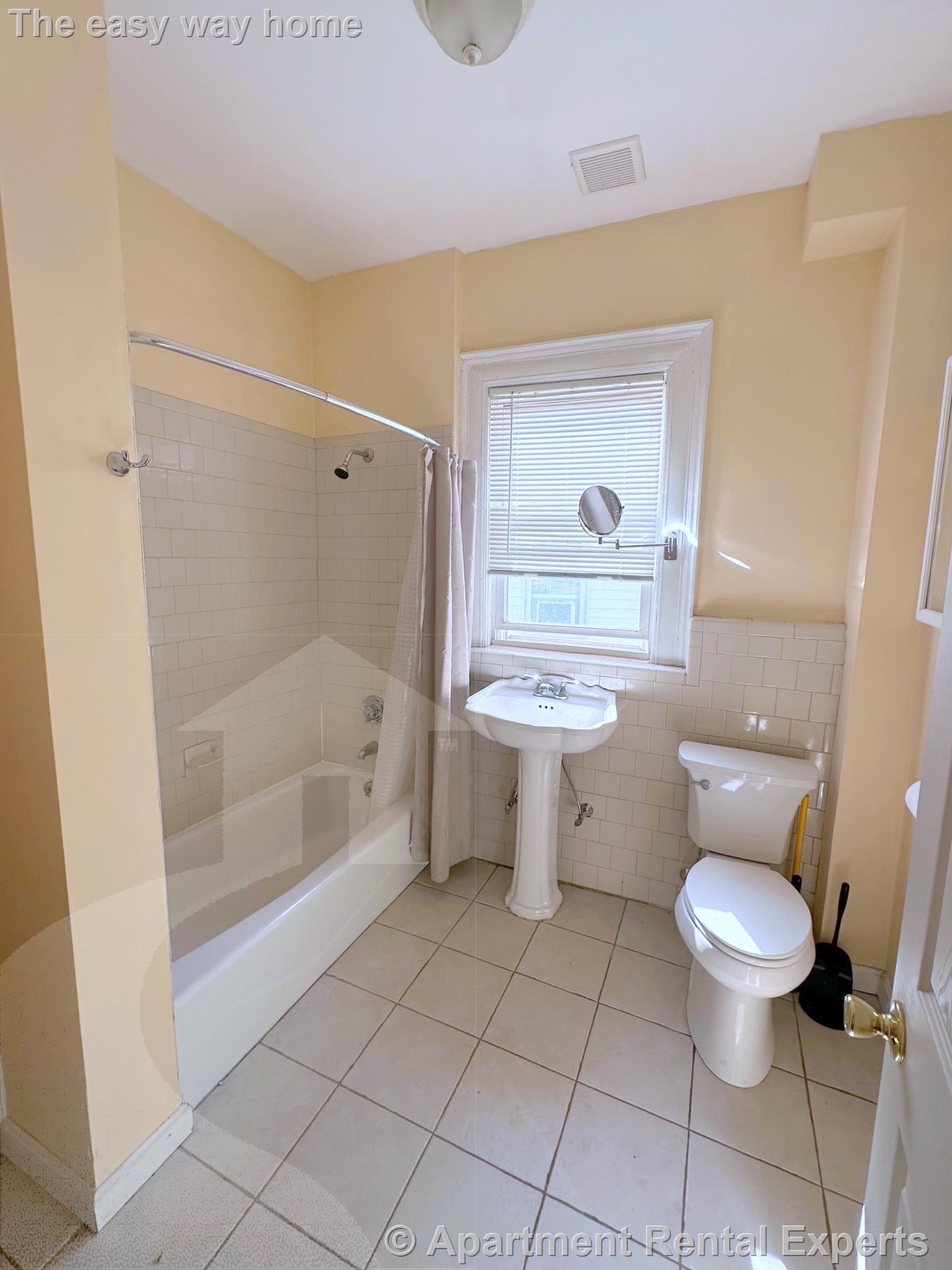 Building Photo - 145 College Ave