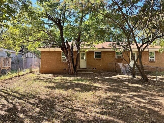 Building Photo - 102 Ave G