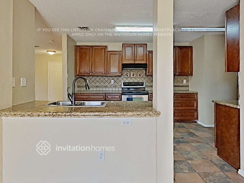Building Photo - 1537 Englewood Dr