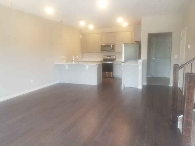 Building Photo - 2431 Crown View Dr