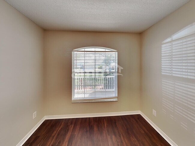 Building Photo - 1913 Southern Oak Loop