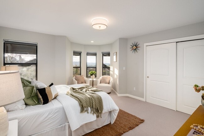 Building Photo - 4 Bed 3.5 Bath In Round Hill Estates North