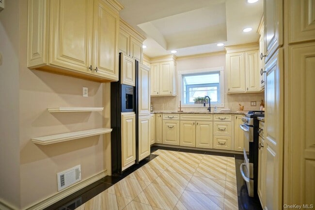 Building Photo - 34 Oakley Dr