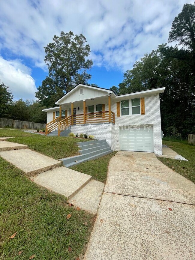 Building Photo - 3013 Michael Dr SW