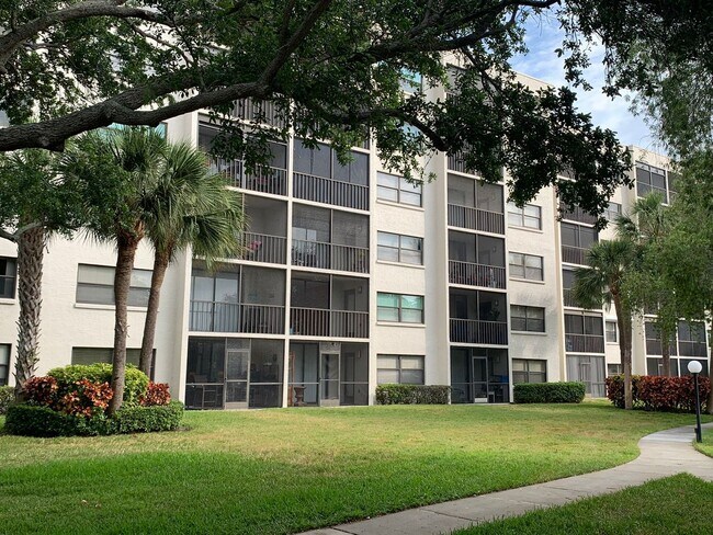 Building Photo - 1320 Pasadena Ave S