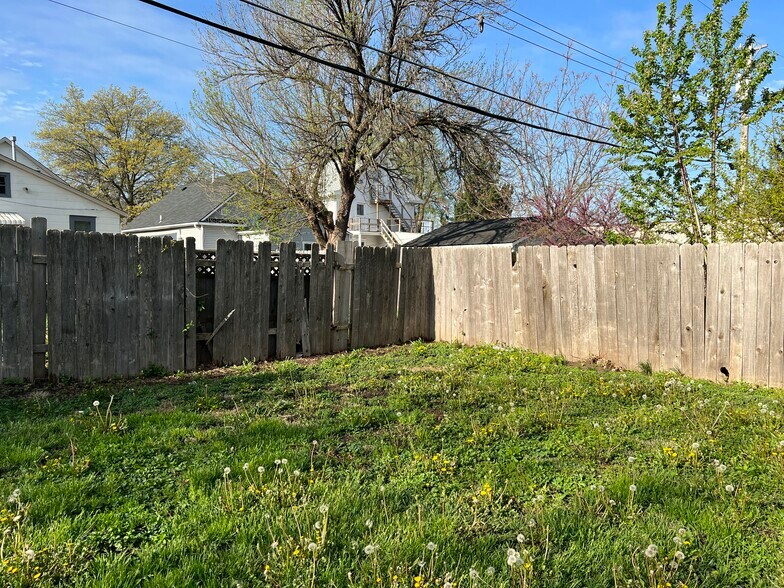 Building Photo - 1745 Garfield St