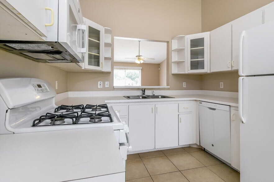 Building Photo - 1940 Villa Angelo Blvd