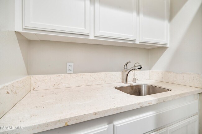 Building Photo - 3044 Ferncrest Pl