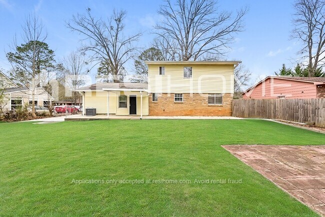 Building Photo - 1579 Wren Rd