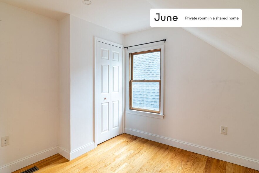 Building Photo - Room in Shared 6 bed/2 bath home