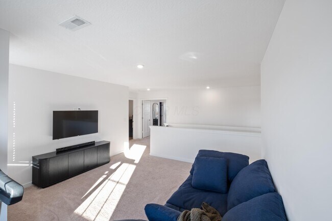 Building Photo - 484 Creekside Dr