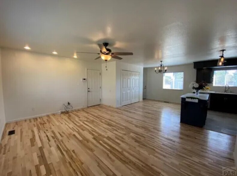 Building Photo - 160 E Eads Dr