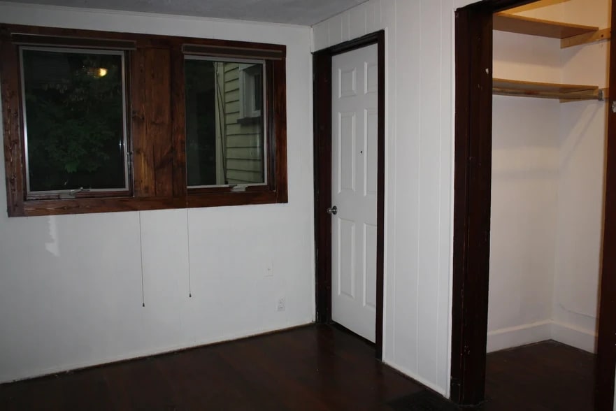 Building Photo - 518 E 2nd St