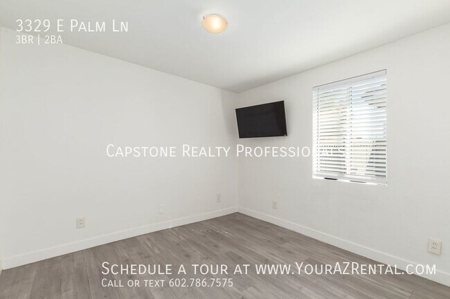 Building Photo - 3329 E Palm Ln