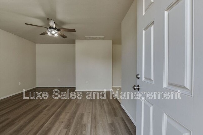 Building Photo - 1736 W Palm Pl