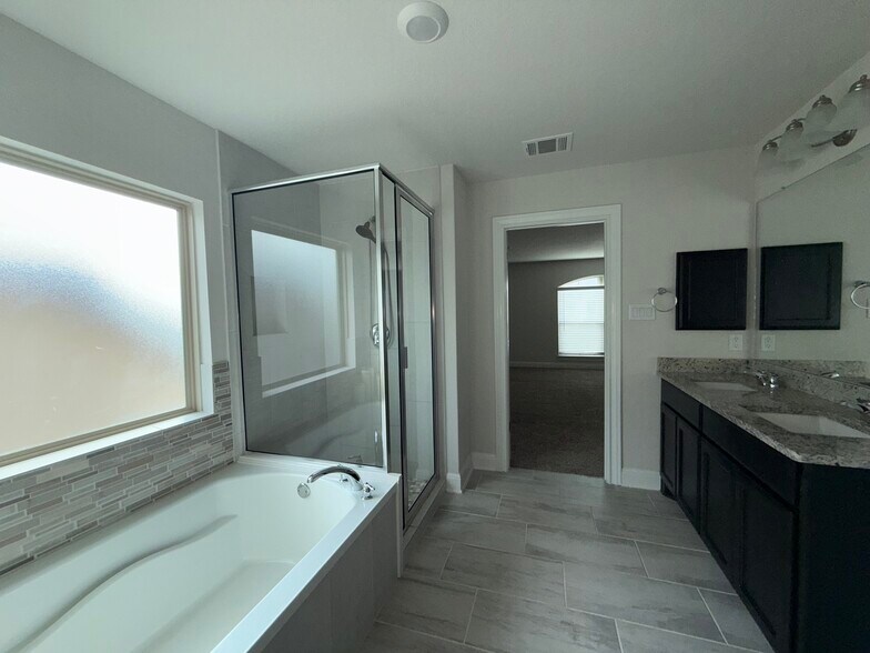 Building Photo - 27610 Falls Cv