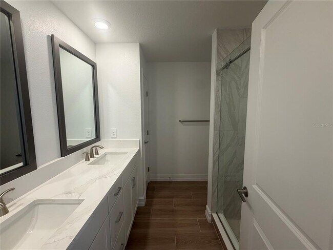 Building Photo - 1427 W Chestnut St