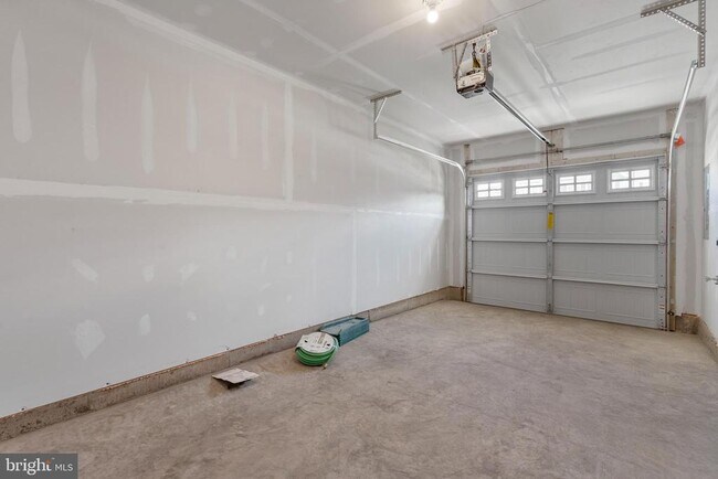 Building Photo - 7524 Fern Gully Way