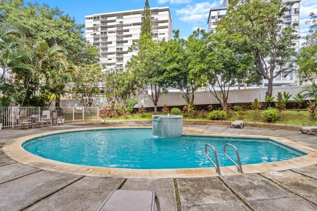 Building Photo - Charming 1BR Condo in Honolulu