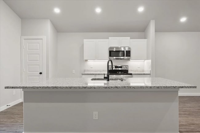Building Photo - Bring your suit case, we’ll handle the rest! Fully furnished in Upland West!