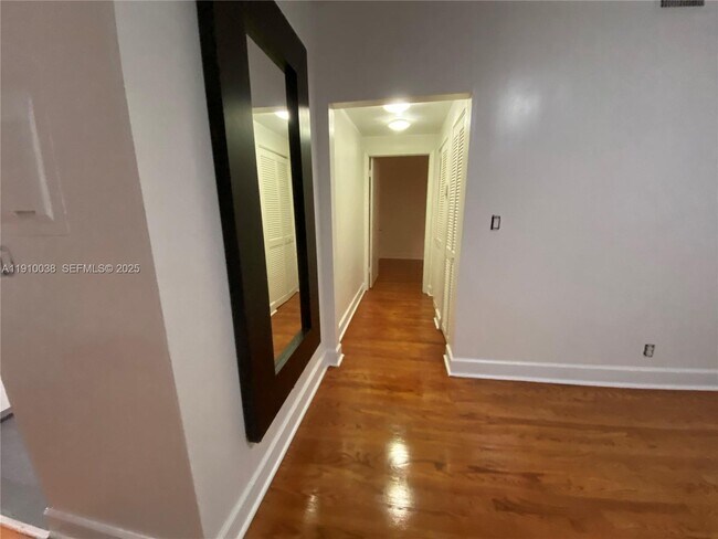 Building Photo - 610 8th St