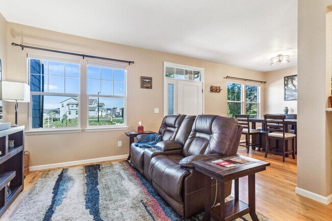 Building Photo - 3 Bedroom, 3 Bth Townhome with 2 Car Garage